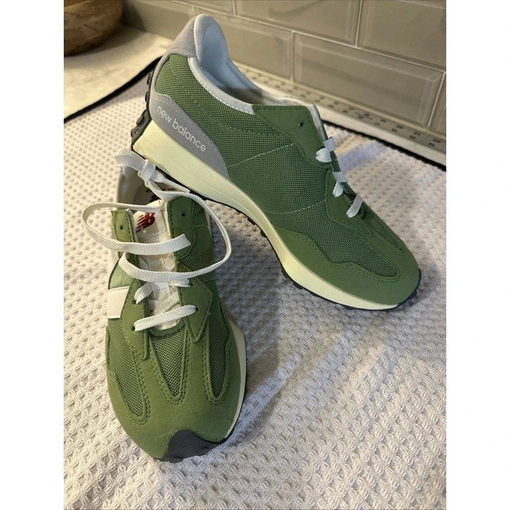 New Balance 327 Chive Avocado GS327RB Unisex Boys Sz 6/ Women's 7.5-8 (38.5) NEW